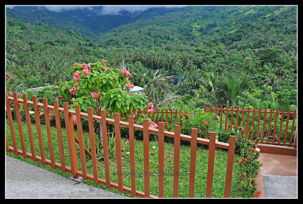 Tribal Hills Mountain Resort Puerto Galera Esterno foto